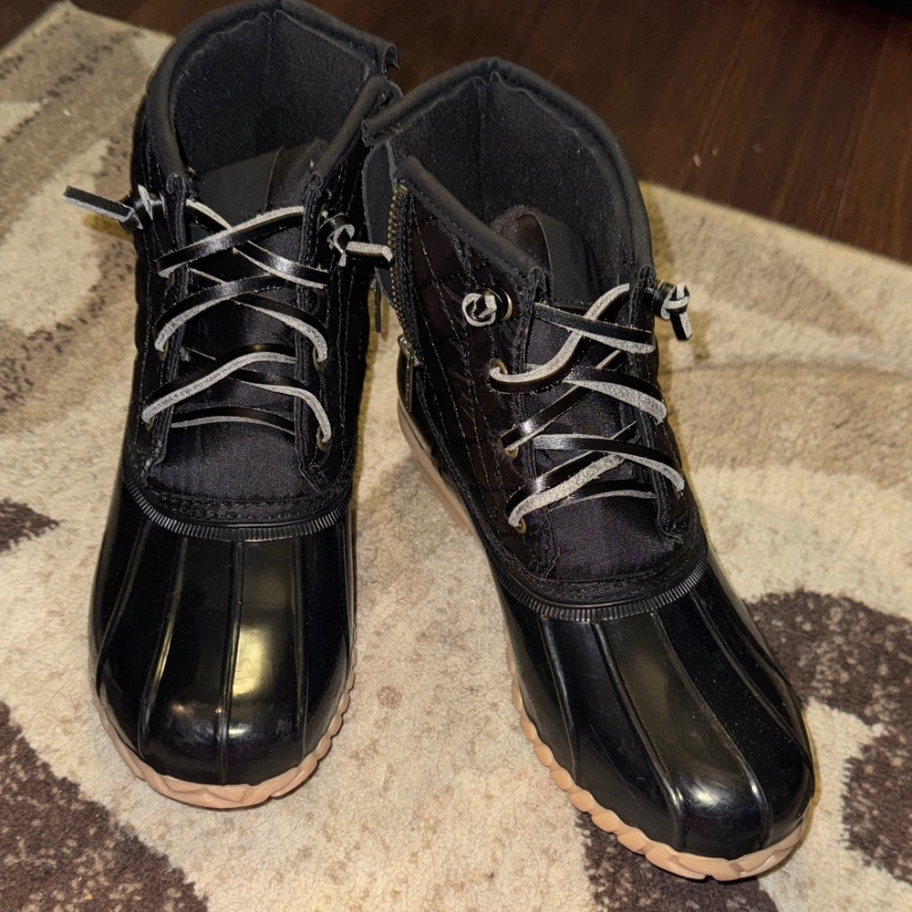 SO Black and Tan Women's Shoes